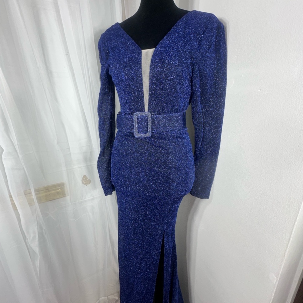 Elegant Blue Long Sleeve Gown - Picture 2 of 6